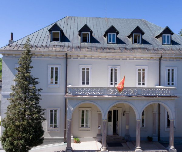 RECONSTRUCTION/REPLACEMENT OF THE FACADE JOINERY ON THE MAIN AND ANCILLARY FACILITIES OF THE ITALIAN EMBASSY CULTURAL PROPERTY